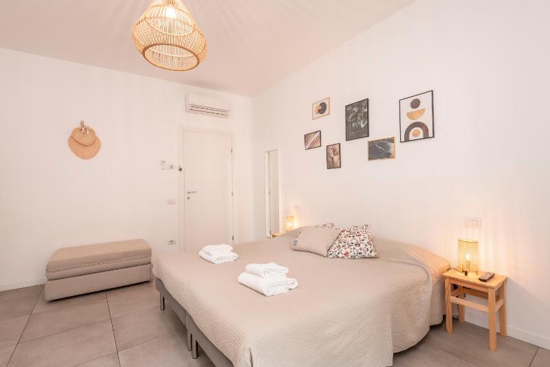 Guesthouse Tree Rooms Modern - image 12