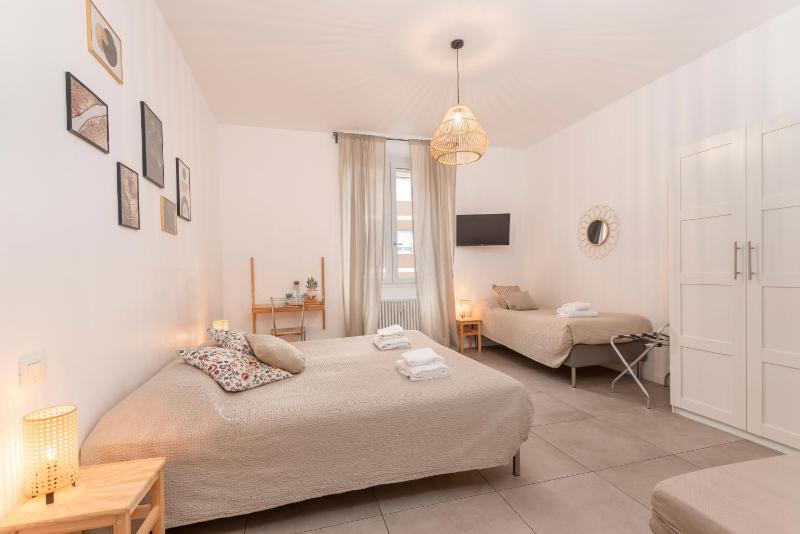 Guesthouse Tree Rooms Modern - image 14