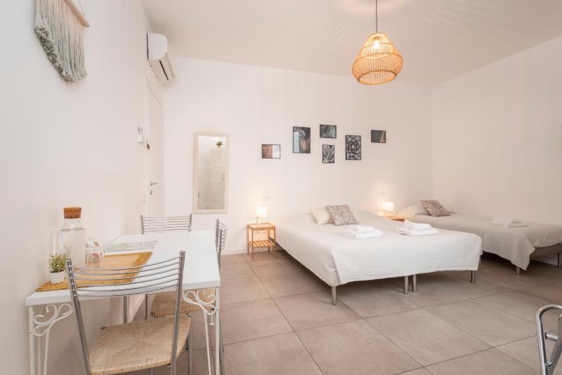 Guesthouse Tree Rooms Modern - image 44