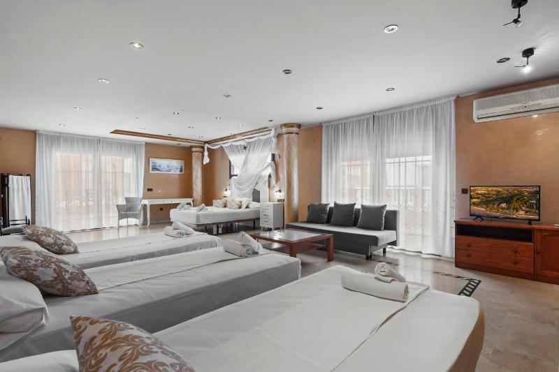 Villa Soler House in Malaga by Costarentals - MAL03 - image 4