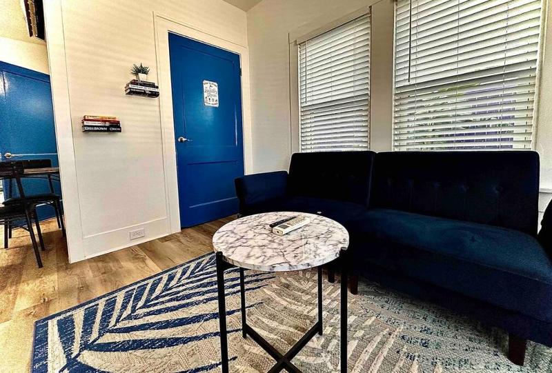 Luxury 1 BR Montrose - Cagliari at The Italian Plaza - image 11