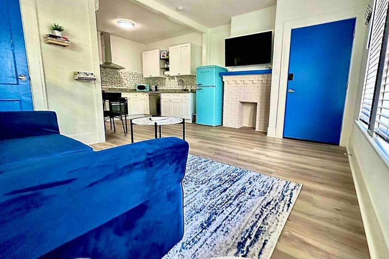 Luxury 1 Bd Montrose - Genova at The Italian Plaza - image 8