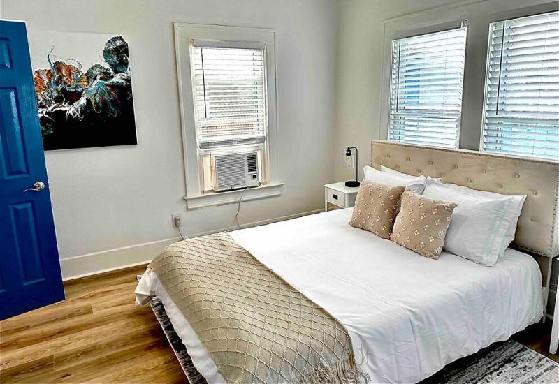 Luxury 1 Bd Montrose - Genova at The Italian Plaza - image 3