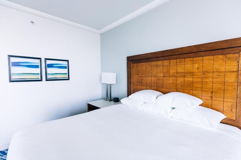King Room with Accessible Tub - Disability Access image 2
