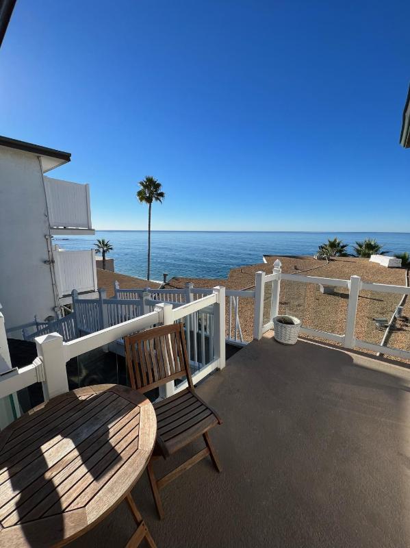 Queen Room with Ocean View image 3