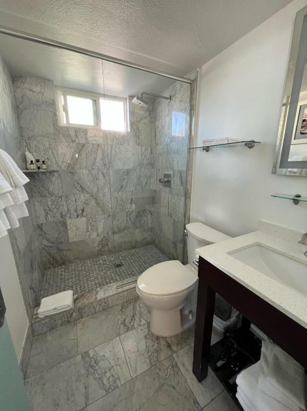 Queen Room with Ocean View image 4