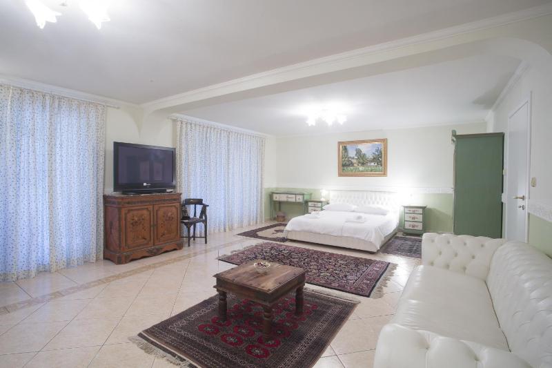 Suite with Pool View image 1