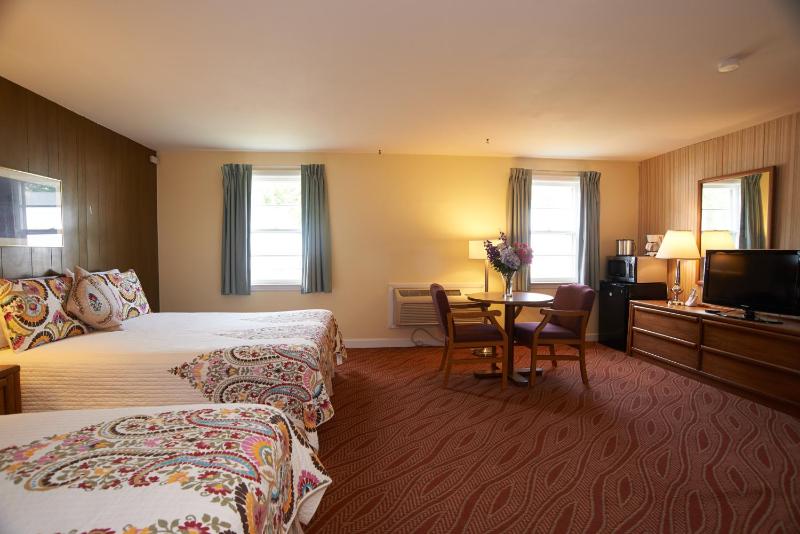 Deluxe Queen Room image 3