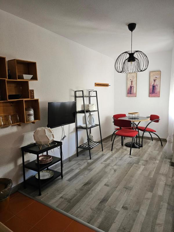 One-Bedroom Apartment image 1