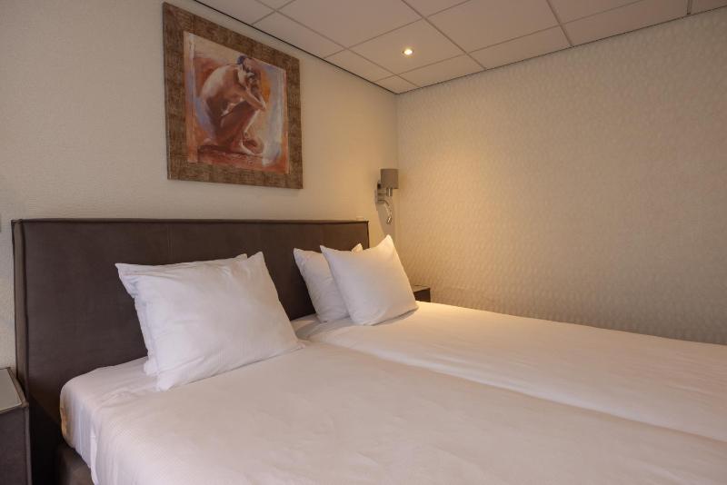 Comfort Room With Air Conditioning image 4