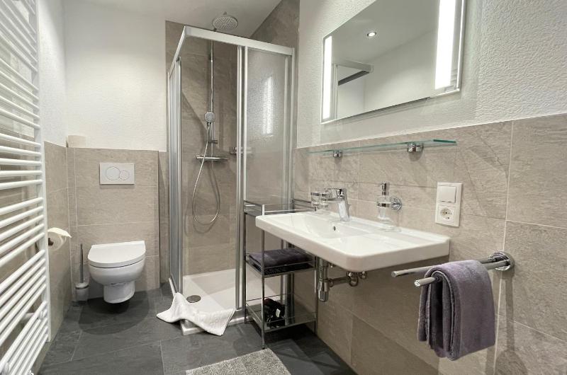 Double Room image 4