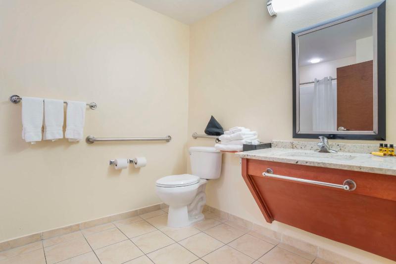 Queen Room with Two Queen Beds - Disability Access/Non-Smoking image 2