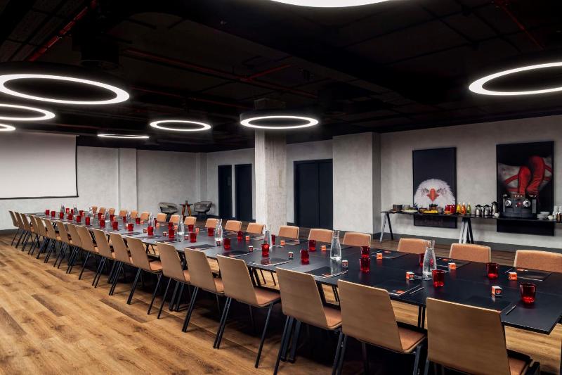 Radisson RED Madrid - image 4
