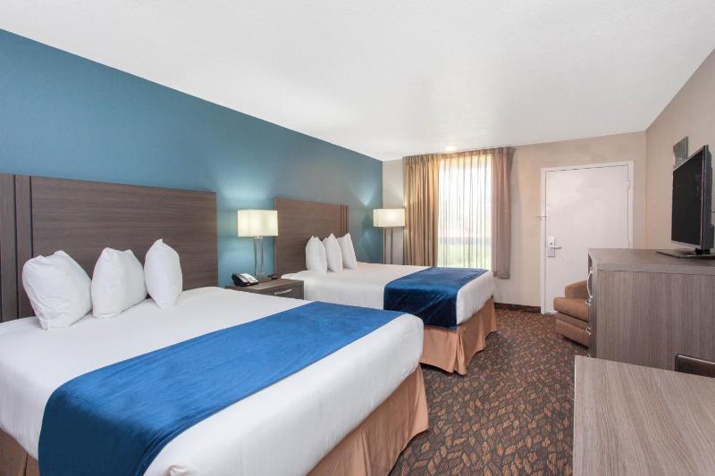 Queen Room with Two Queen Beds image 1