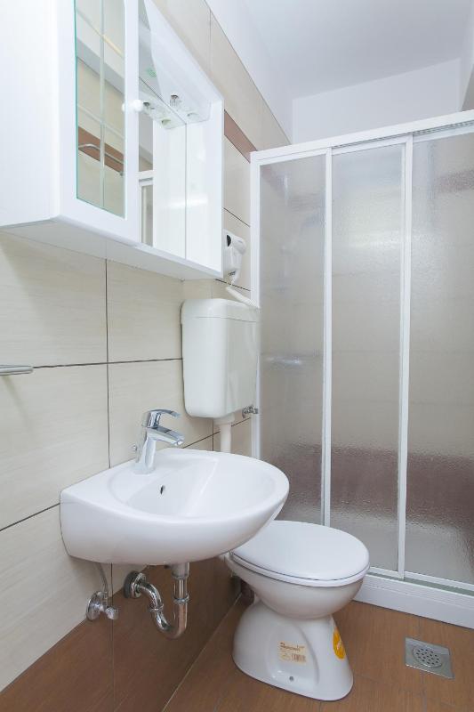 One-Bedroom Apartment (3 Adults) image 2