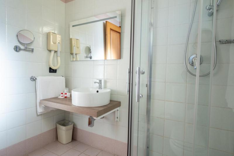 Quadruple Room with Sea View image 2