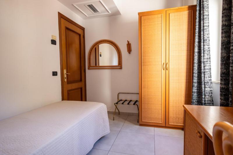 Single Room image 1