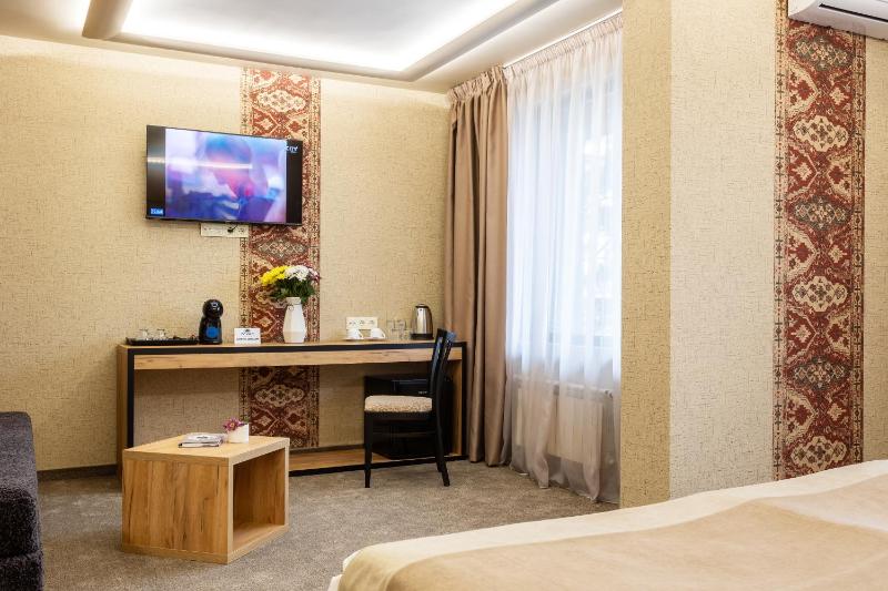 Junior Suite with Balcony image 4