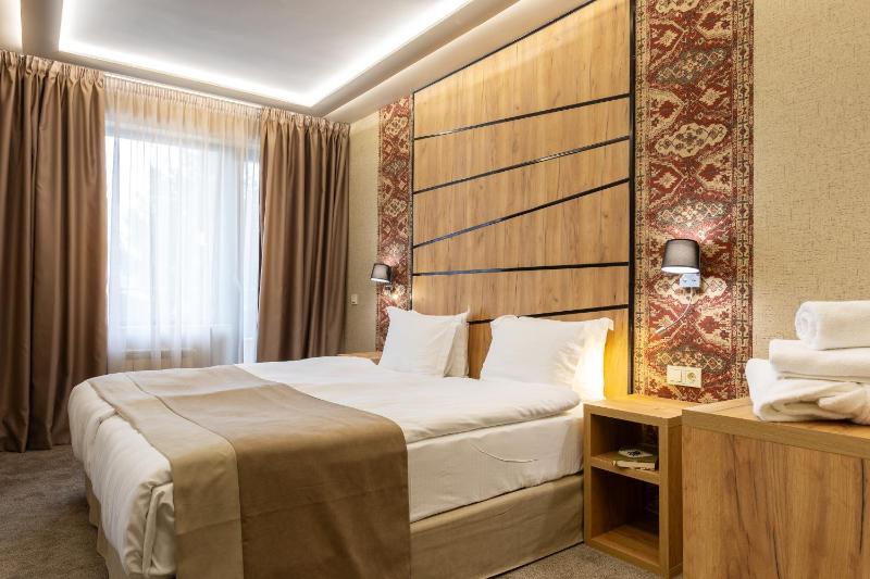 Family Suite with Balcony (3 Adults) image 4