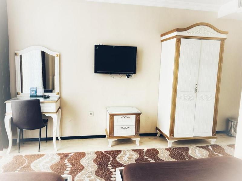 Standard Double or Twin Room image 4