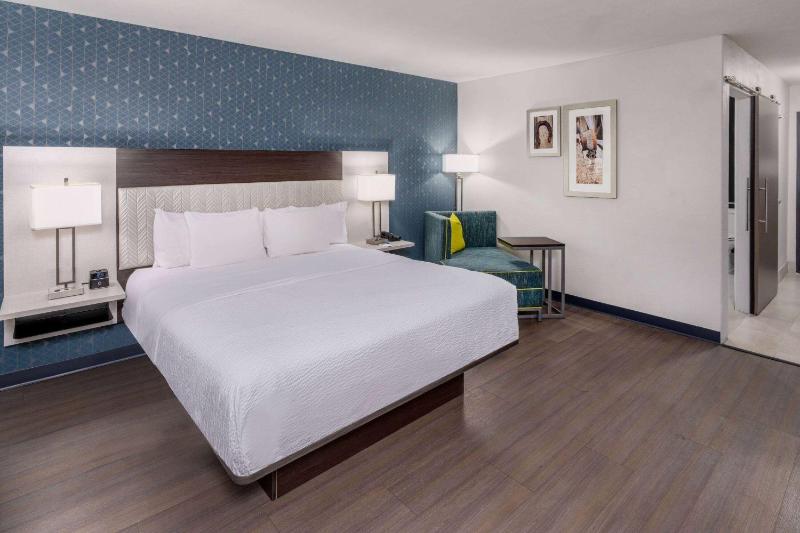 King Room - Mobility Access/Non-Smoking image 4