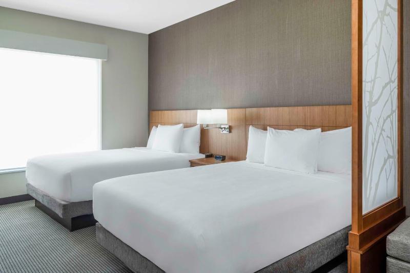 Queen Room with Sofa Bed and Accessible Shower - Disability Access image 1