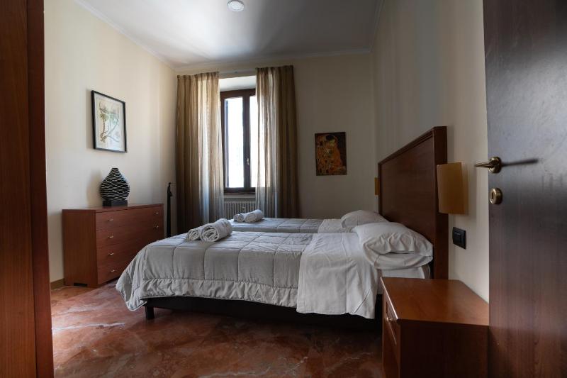 Superior Three-Bedroom Apartment image 4