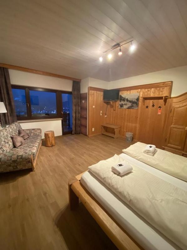 One-Bedroom Apartment image 4