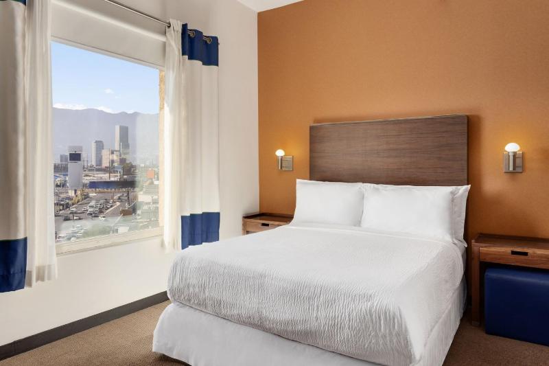 Four Points by Sheraton Galerias Monterrey - image 2