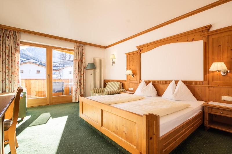 Superior Double Room with Balcony image 1