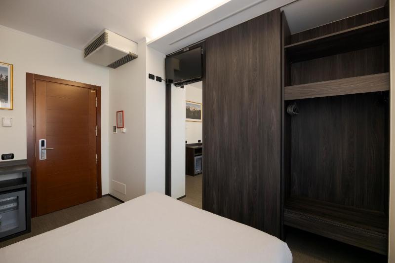 Standard Double or Twin Room image 3