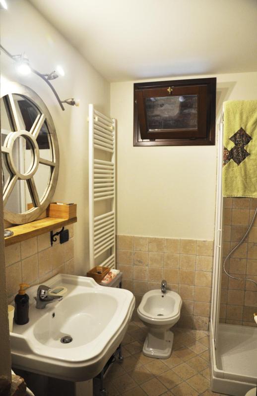 One-Bedroom Apartment image 3