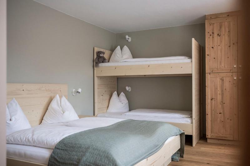 One-Bedroom Apartment image 4