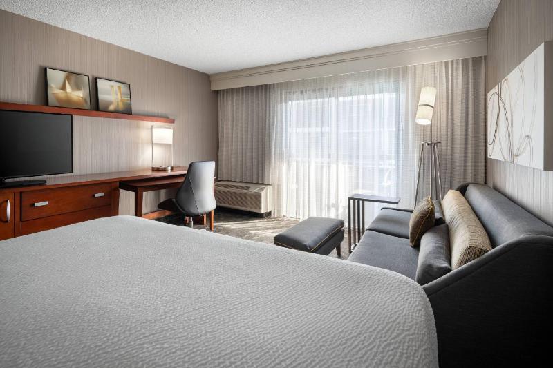 King Room with Sofa Bed image 1