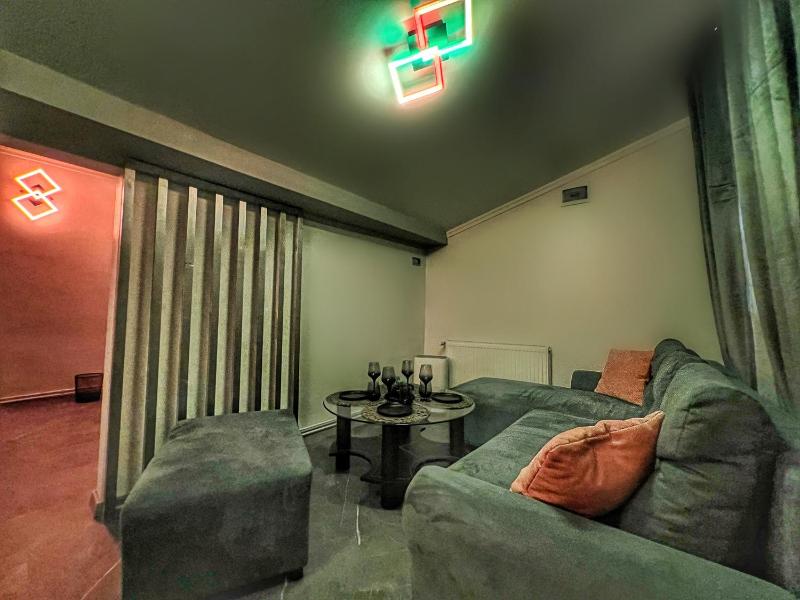 Luxor - Private Jacuzzi Boulevard Suites - image 10