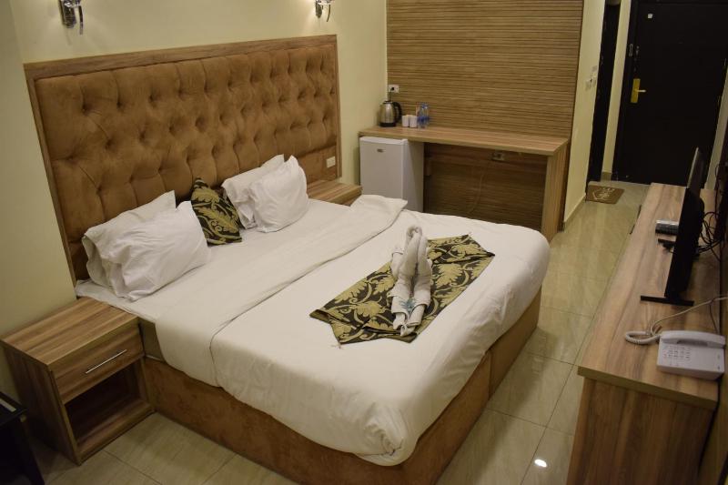 King Room image 3