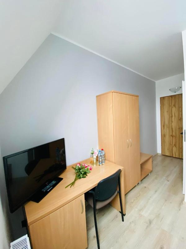 Single Room with Private Bathroom image 4