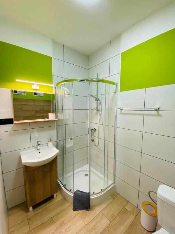Single Room with Private Bathroom image 2
