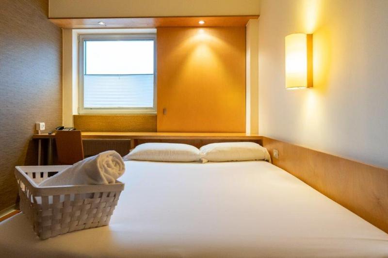 1 Single Bed image 4