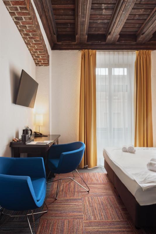 Standard Double Room image 3