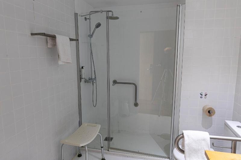 Quadruple Room image 2