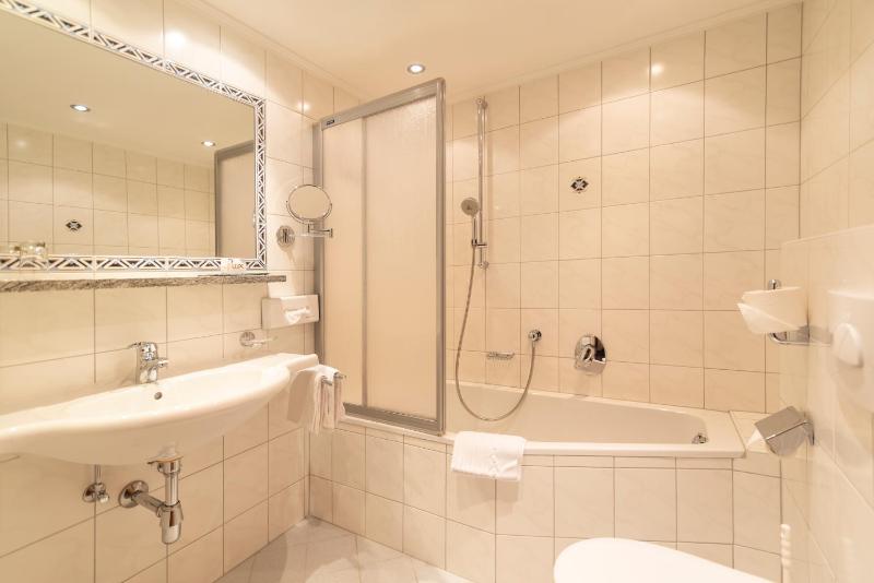 Double Room image 4