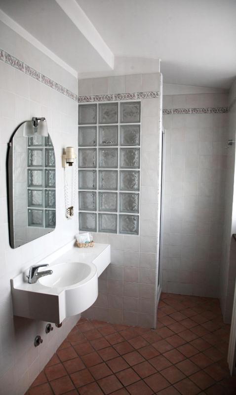 Double or Twin Room image 2