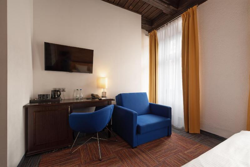 Double Room with Extra Bed image 3