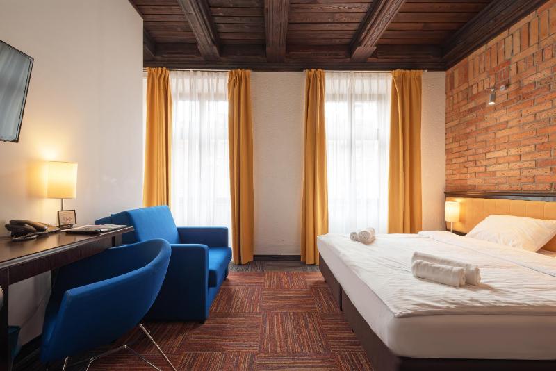 Double Room with Extra Bed image 4