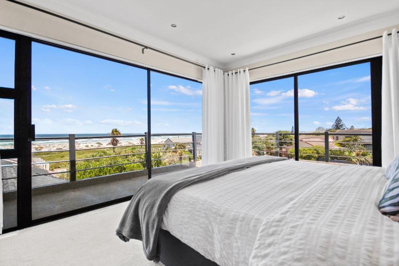 Five-Bedroom House image 4