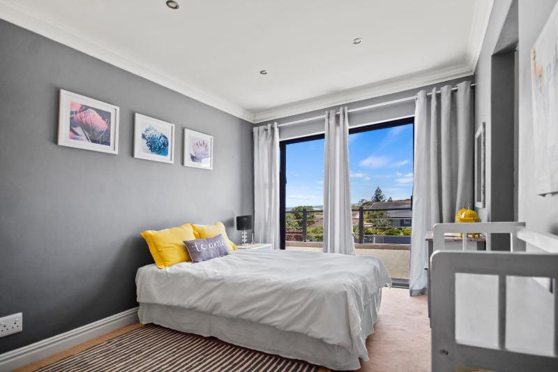 Five-Bedroom House image 3