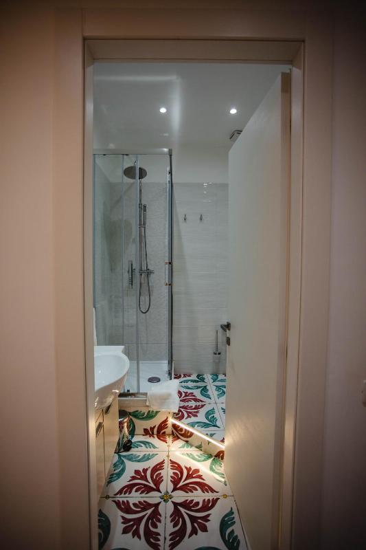 Deluxe Room image 4