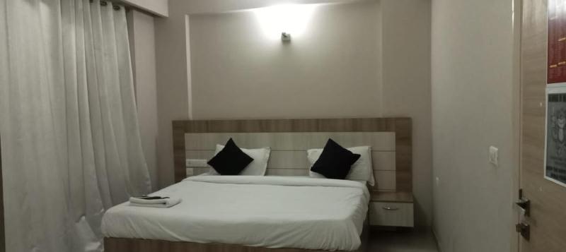 Omaxe krishna luxury stays - image 2