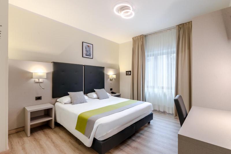 Double Room image 4